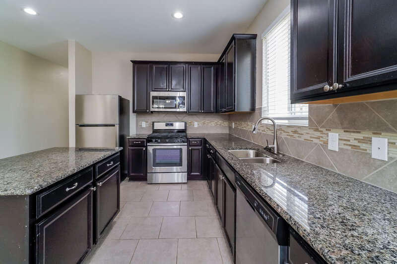 1,790/Mo, 6546 Port Elizabeth Converse, TX 78109 Kitchen View 2
