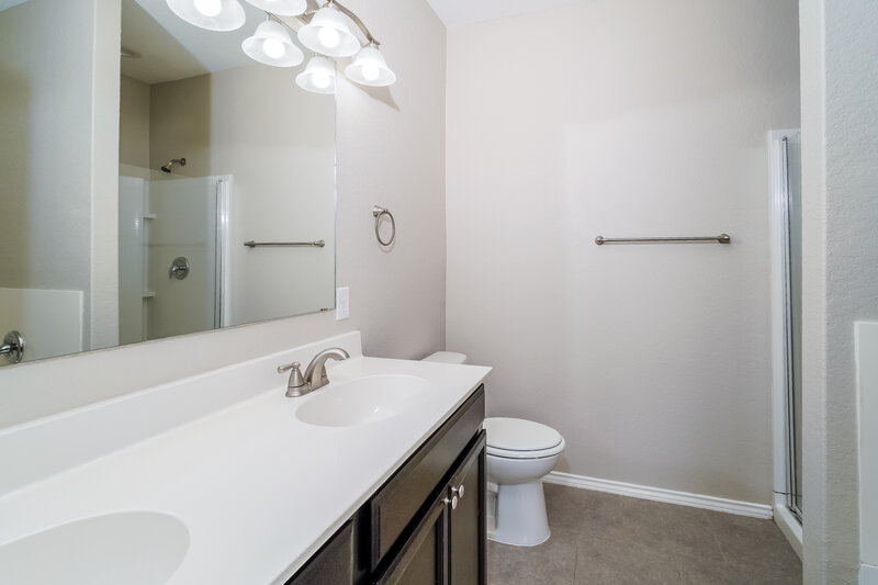 1,790/Mo, 6546 Port Elizabeth Converse, TX 78109 Main Bathroom View 2