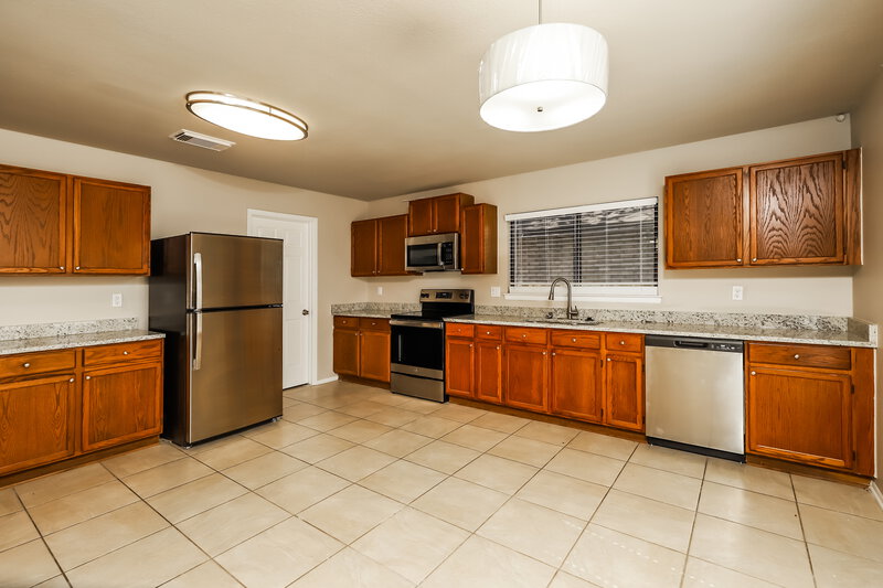 2,315/Mo, 10420 Arbor Blf San Antonio, TX 78240 Kitchen View