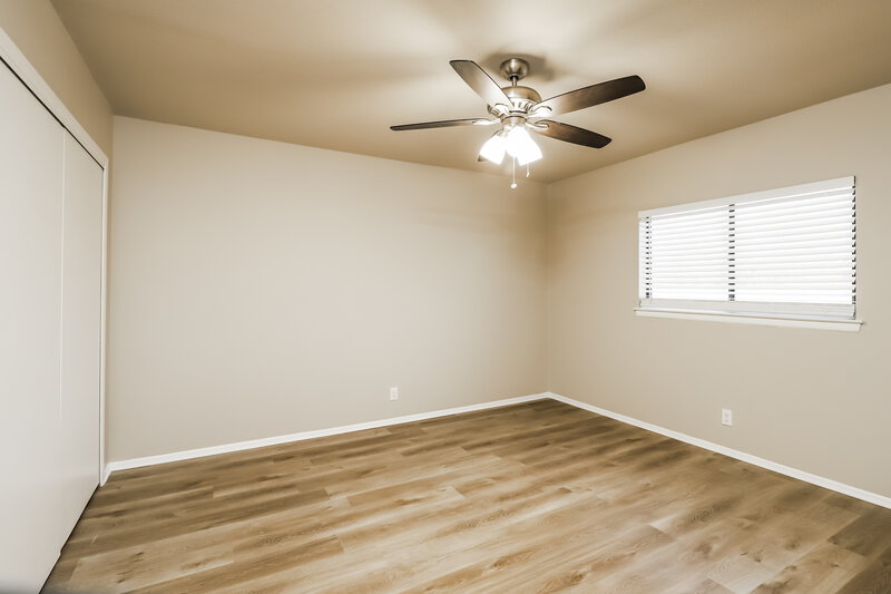 2,315/Mo, 10420 Arbor Blf San Antonio, TX 78240 Main Bedroom View 2