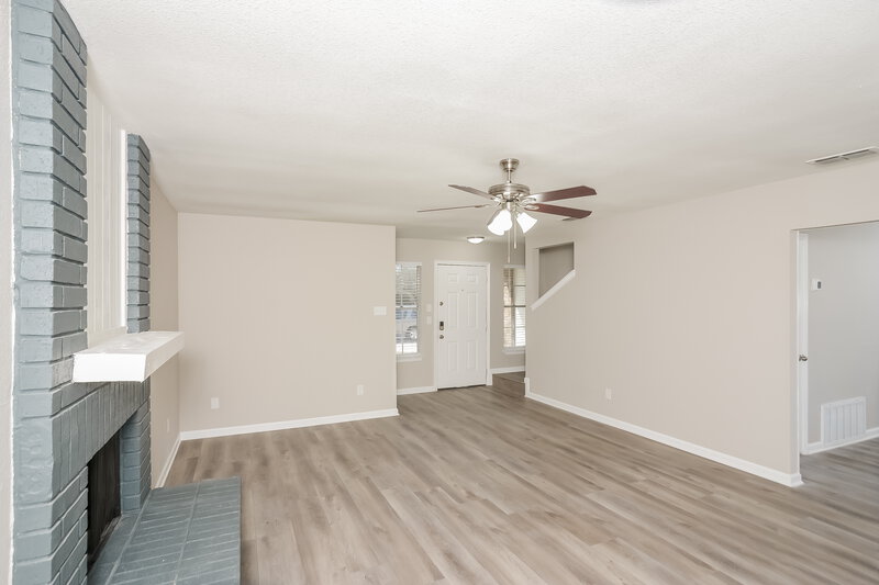 1,945/Mo, 3503 Ridge Knoll St, San Antonio, TX 78247 Living Room View 2