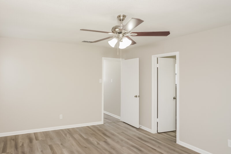 1,945/Mo, 3503 Ridge Knoll St, San Antonio, TX 78247 Main Bedroom View 2