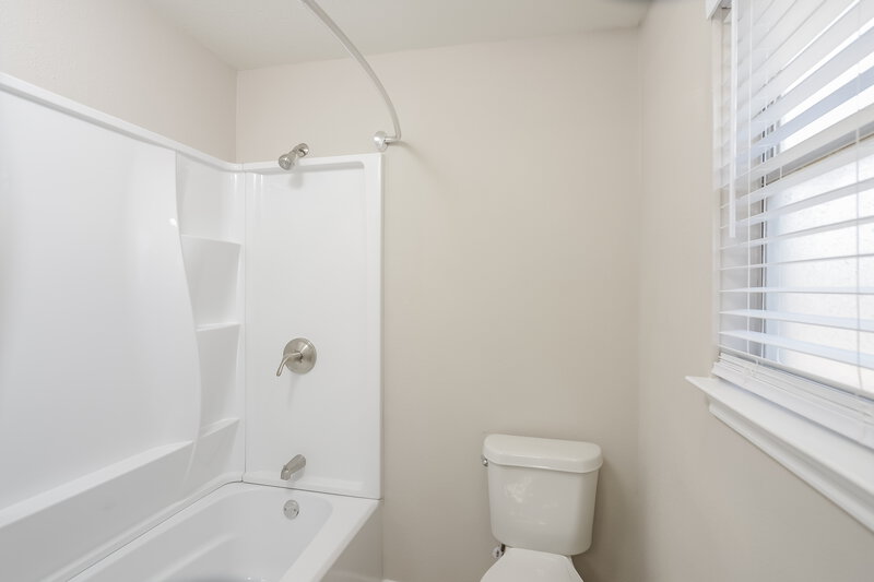 1,945/Mo, 3503 Ridge Knoll St, San Antonio, TX 78247 Bathroom View