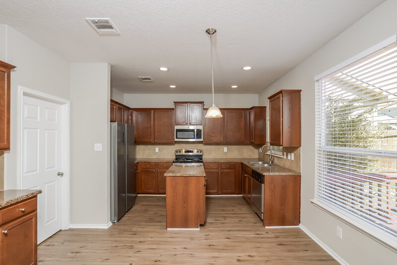 2,115/Mo, 10310 Sun Ml San Antonio, TX 78254 Kitchen View