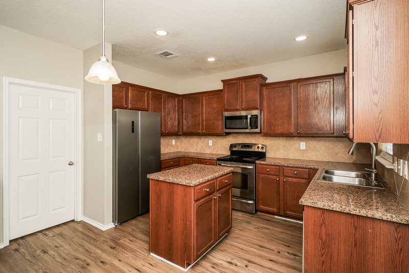 2,045/Mo, 10310 Sun Ml San Antonio, TX 78254 Kitchen View