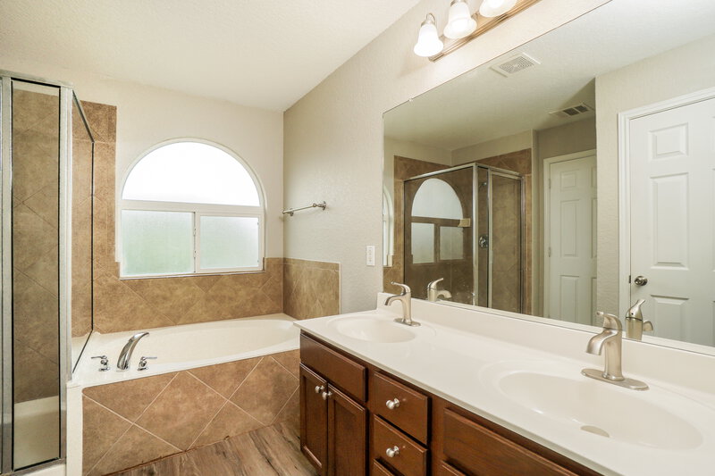 2,045/Mo, 10310 Sun Ml San Antonio, TX 78254 Main Bathroom View