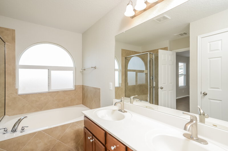 2,115/Mo, 10310 Sun Ml San Antonio, TX 78254 Main Bathroom View