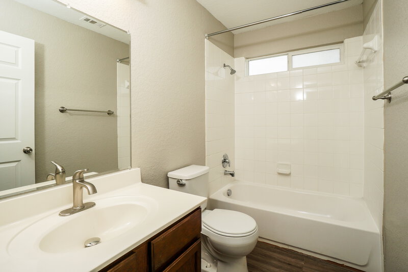 2,045/Mo, 10310 Sun Ml San Antonio, TX 78254 Bathroom View