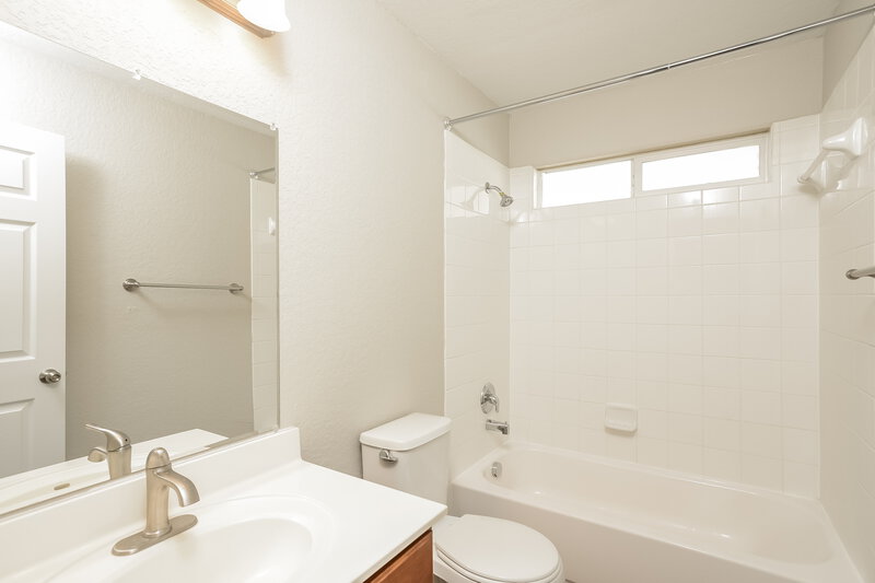 2,115/Mo, 10310 Sun Ml San Antonio, TX 78254 Bathroom View