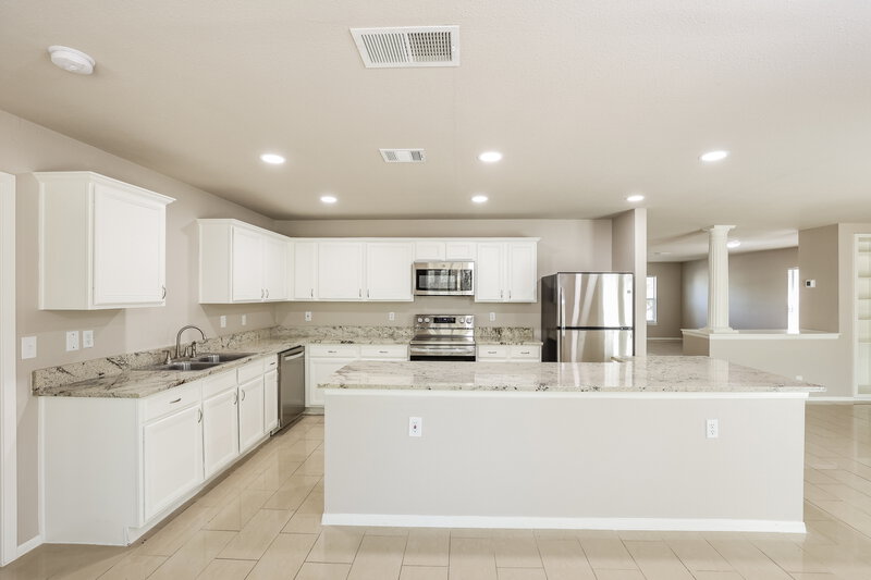 2,475/Mo, 11015 Cedar Park San Antonio, TX 78249 Kitchen View 2