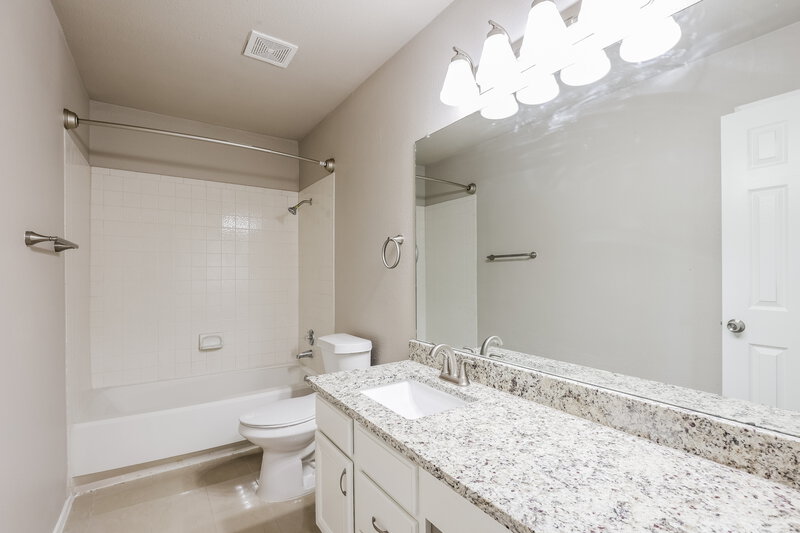 2,475/Mo, 11015 Cedar Park San Antonio, TX 78249 Bathroom View