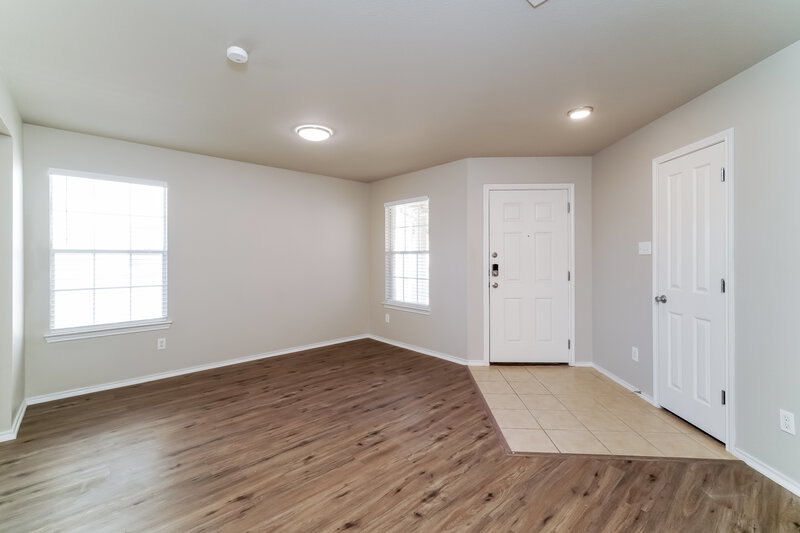 2,010/Mo, 117 Steer Ln Cibolo, TX 78108 Family Room View 2
