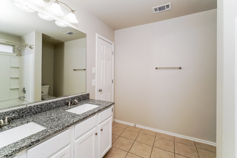 2,010/Mo, 117 Steer Ln Cibolo, TX 78108 Bathroom View 2
