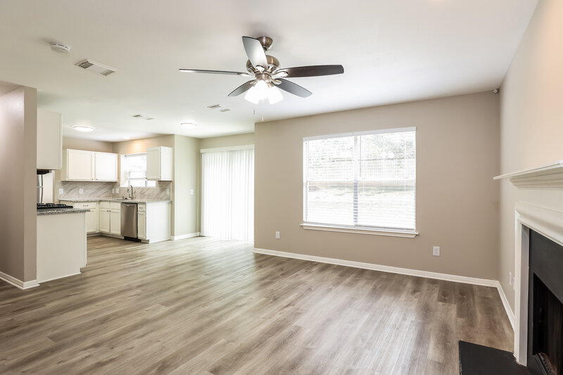 1,820/Mo, 10503 Coyote Hl Converse, TX 78109 Living Room View 2