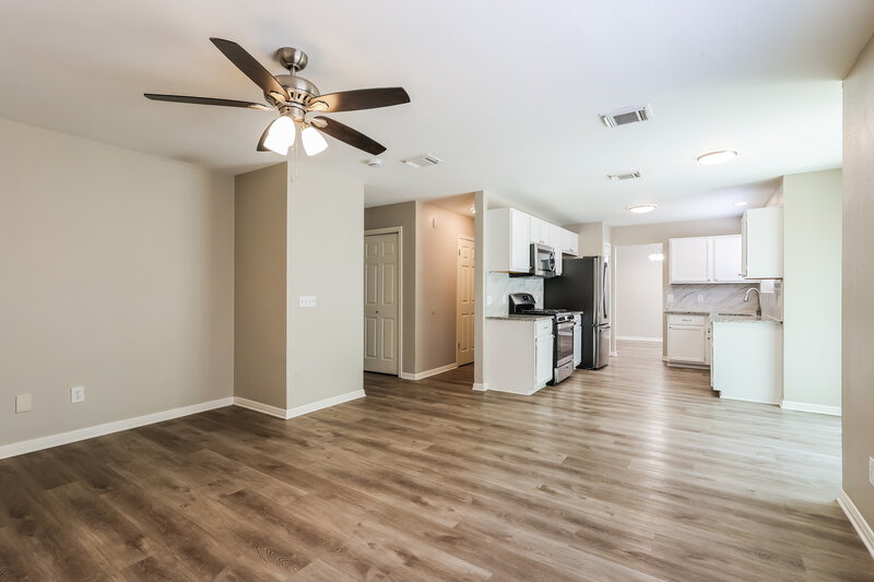 1,935/Mo, 10503 Coyote Hl Converse, TX 78109 Living Room View 2
