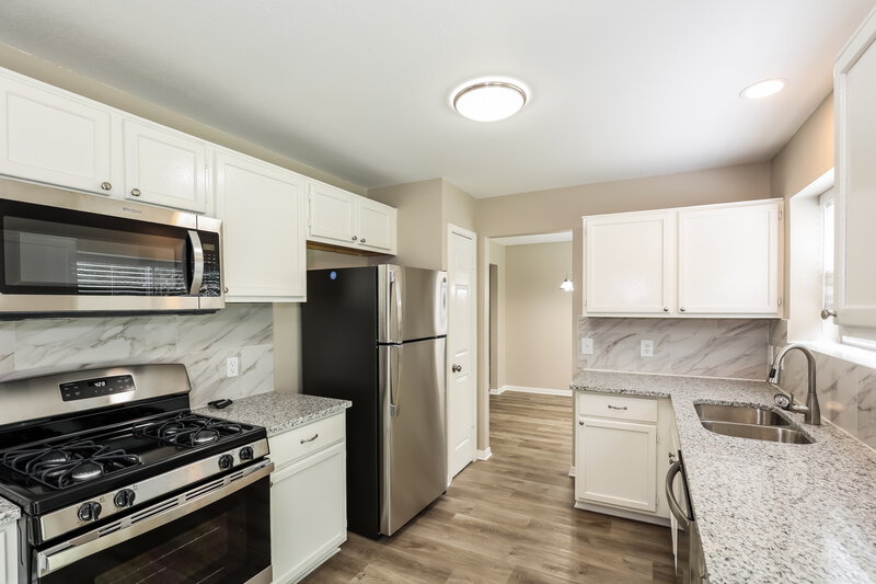 1,820/Mo, 10503 Coyote Hl Converse, TX 78109 Kitchen View 2