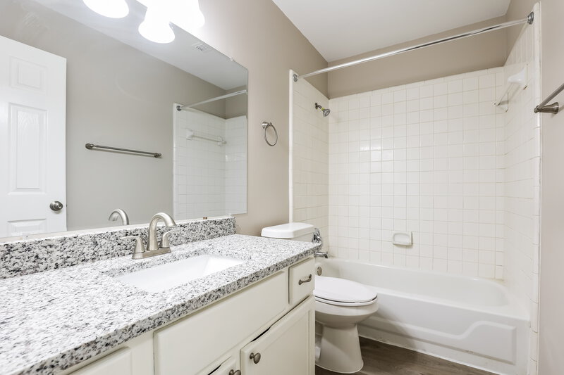 1,820/Mo, 10503 Coyote Hl Converse, TX 78109 Bathroom View