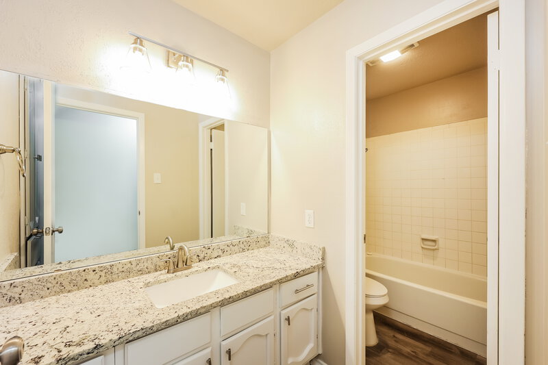 1,810/Mo, 4614 Wetz Dr San Antonio, TX 78217 Bathroom View