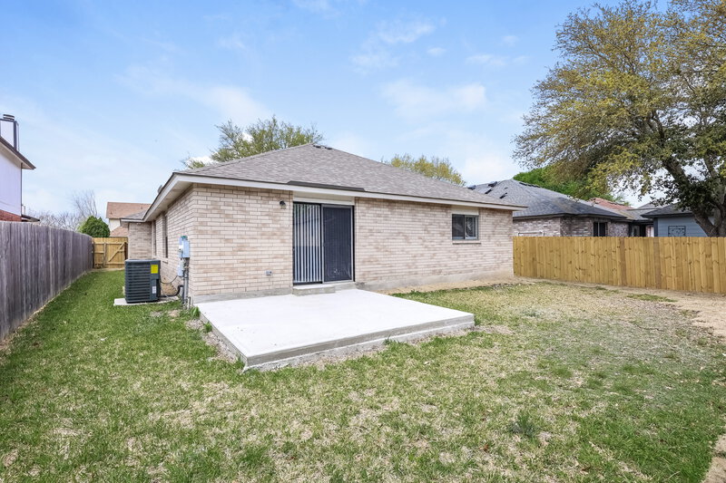 1,665/Mo, 8042 Swindow Cir Converse, TX 78109 Rear View