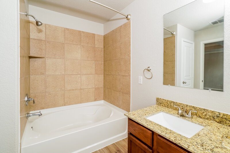 1,750/Mo, 26714 Villa Toscana San Antonio, TX 78260 Main Bathroom View