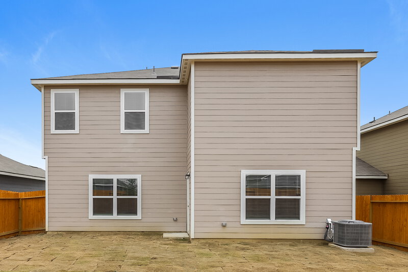 0/Mo, 7257 Jebson Pass San Antonio, TX 78252 Rear View