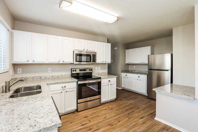 2,325/Mo, 1619 Spice Spg San Antonio, TX 78260 Kitchen View 2