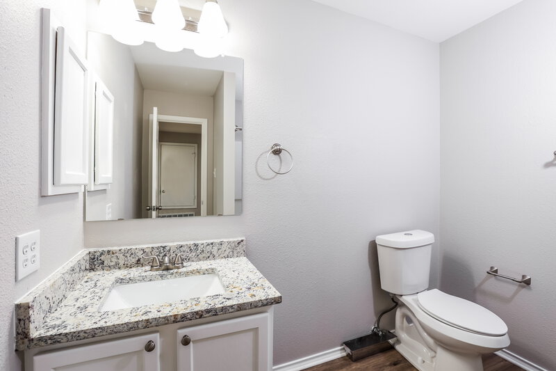 2,325/Mo, 1619 Spice Spg San Antonio, TX 78260 Bathroom View