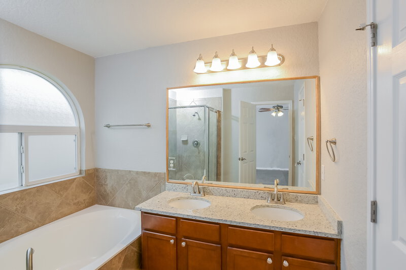 1,590/Mo, 12123 Patton Point San Antonio, TX 78254 Main Bathroom View