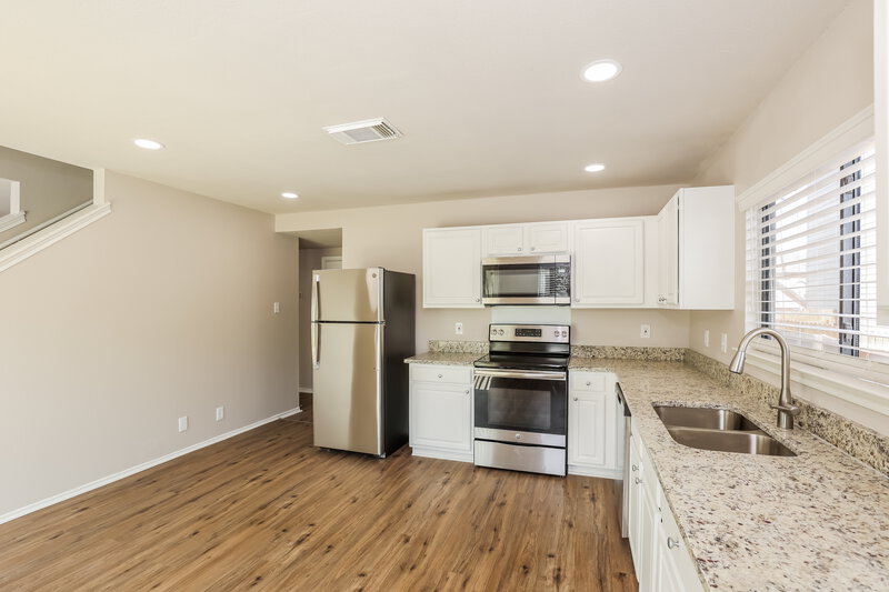 2,130/Mo, 10218 Sandbrook Hl San Antonio, TX 78254 Kitchen View