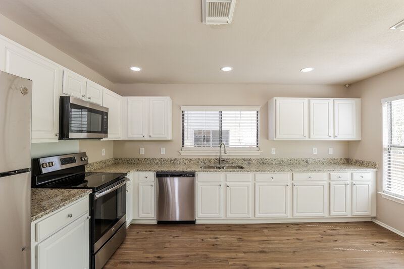 2,130/Mo, 10218 Sandbrook Hl San Antonio, TX 78254 Kitchen View 2