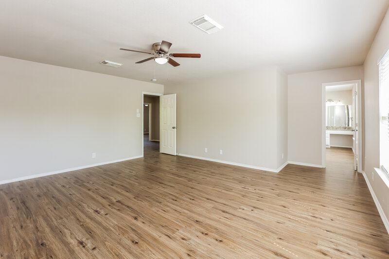 2,130/Mo, 10218 Sandbrook Hl San Antonio, TX 78254 Main Bedroom View 3