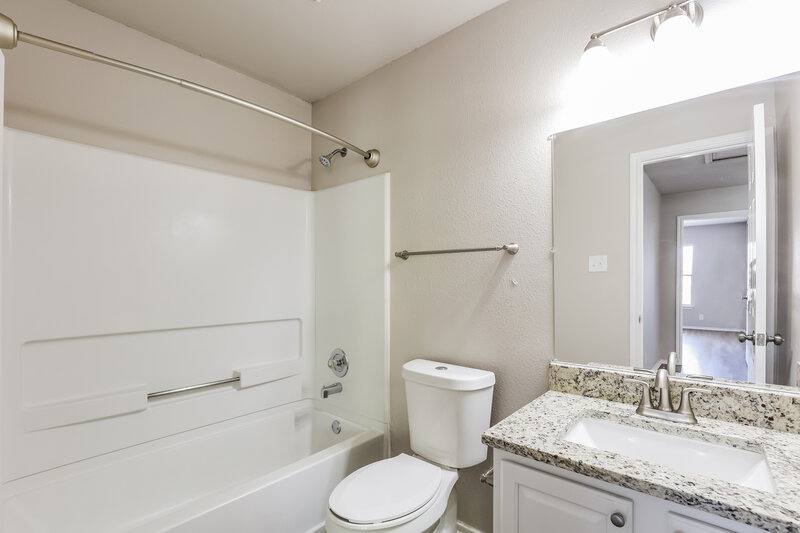 2,130/Mo, 10218 Sandbrook Hl San Antonio, TX 78254 Bathroom View