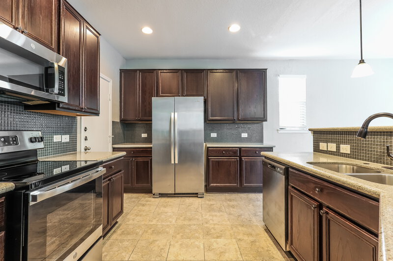 0/Mo, 6839 Loma Blanca San Antonio, TX 78233 Kitchen View