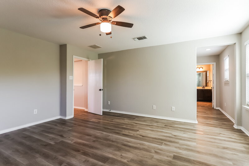 0/Mo, 6839 Loma Blanca San Antonio, TX 78233 Main Bedroom View 2