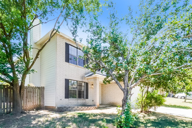 2,295/Mo, 7030 Raintree Frst San Antonio, TX 78233 Front View