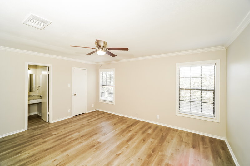 2,295/Mo, 7030 Raintree Frst San Antonio, TX 78233 Main Bedroom View