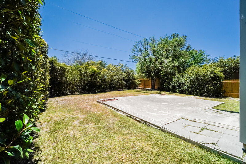 2,295/Mo, 7030 Raintree Frst San Antonio, TX 78233 Backyard View
