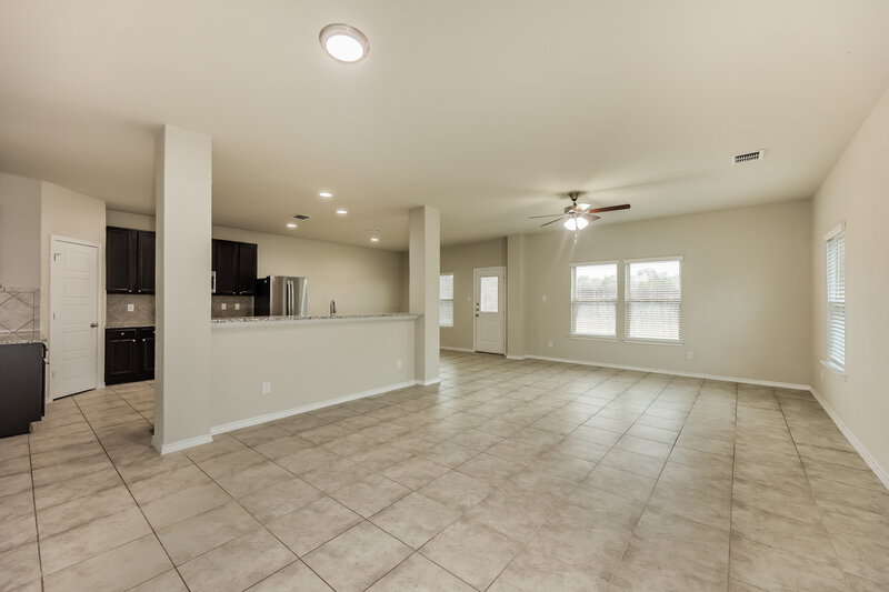 2,135/Mo, 501 Hunters Rnch E San Antonio, TX 78253 Living Room View