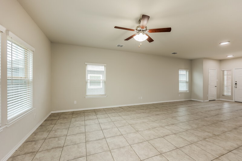 2,135/Mo, 501 Hunters Rnch E San Antonio, TX 78253 Living Room View 2