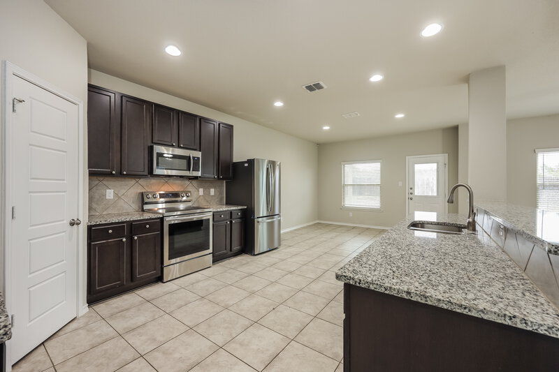 2,135/Mo, 501 Hunters Rnch E San Antonio, TX 78253 Kitchen View