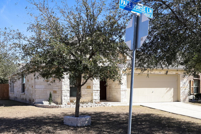 1,945/Mo, 8450 Pale Horse Ln San Antonio, TX 78254 Front View