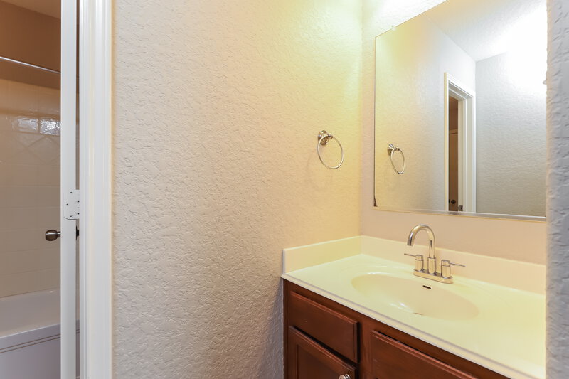 1,945/Mo, 8450 Pale Horse Ln San Antonio, TX 78254 Main Bathroom View