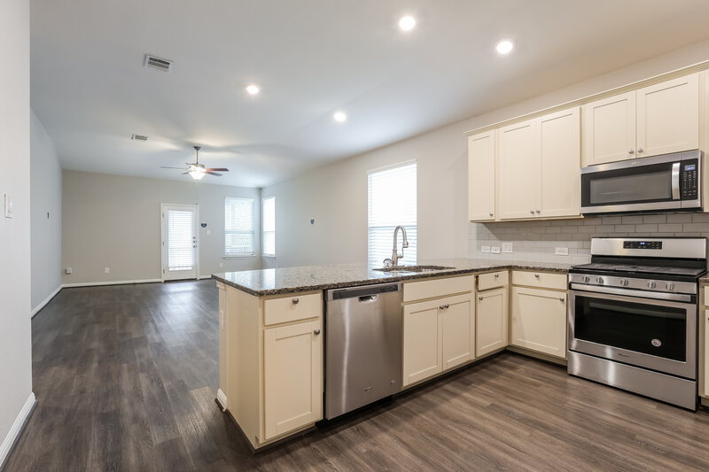 1,860/Mo, 13338 Badlands Bnd Saint Hedwig, TX 78152 Kitchen View
