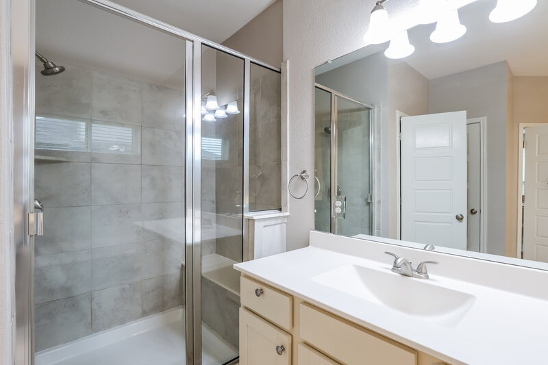 1,860/Mo, 13338 Badlands Bnd Saint Hedwig, TX 78152 Bathroom View