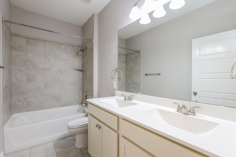 1,860/Mo, 13338 Badlands Bnd Saint Hedwig, TX 78152 Bathroom View 2