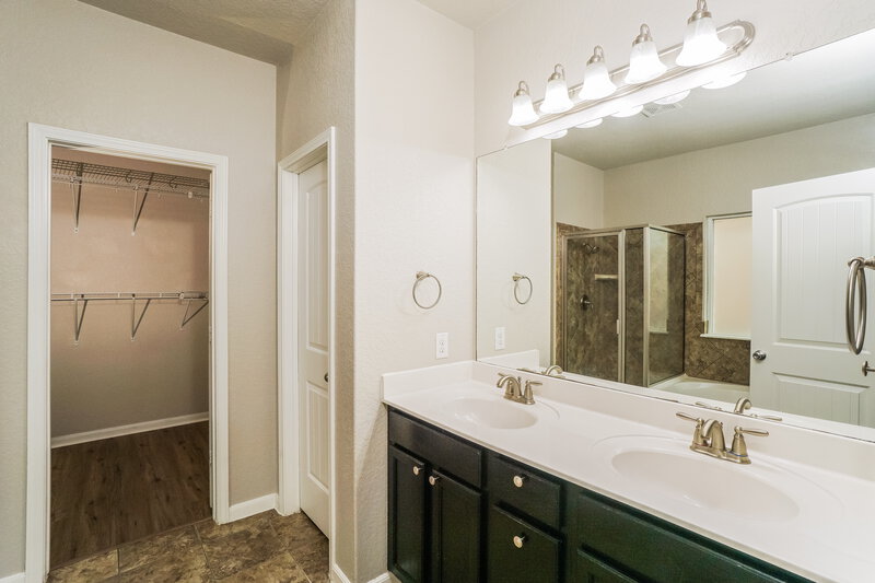 1,970/Mo, 252 Oak Creek Way New Braunfels, TX 78130 Main Bathroom View
