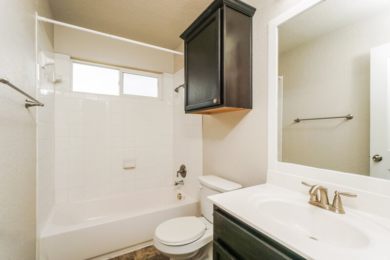 1,970/Mo, 252 Oak Creek Way New Braunfels, TX 78130 Bathroom View