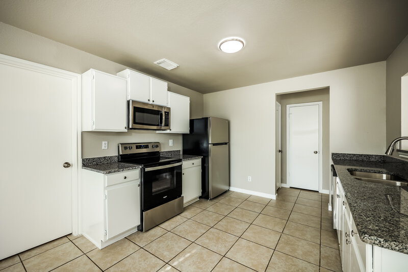 1,815/Mo, 5207 Colton Crk San Antonio, TX 78251 Kitchen View