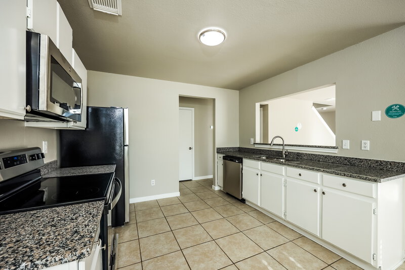1,815/Mo, 5207 Colton Crk San Antonio, TX 78251 Kitchen View 2