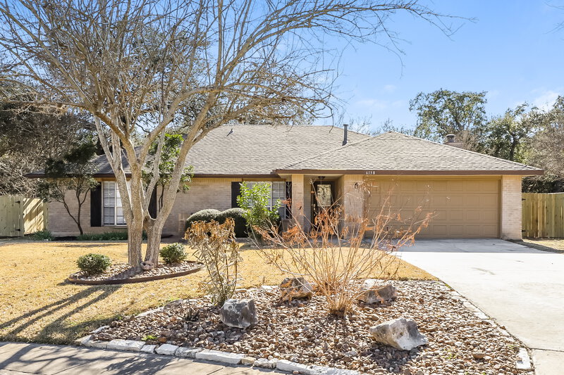 2,280/Mo, 6138 Bloomwood St San Antonio, TX 78249 External View